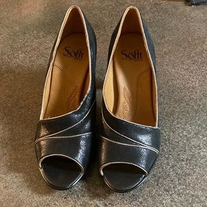 Sofft peep toe heels. New, black leather. Size 7 gorgeous pumps with gold piping